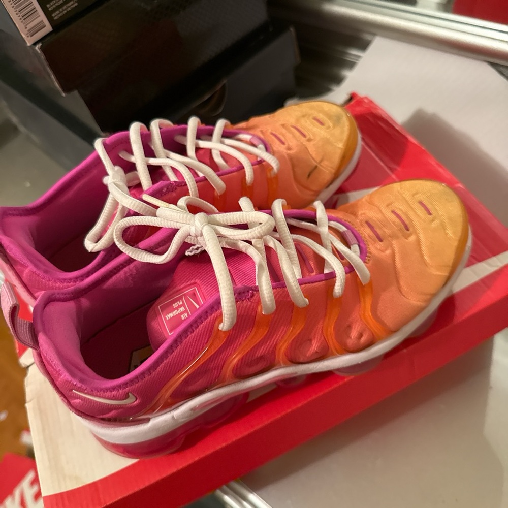 Nike Women Air vapor max plus size 6.5